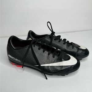 NIKE MERCURIAL SOCCER CLEATS Size 4